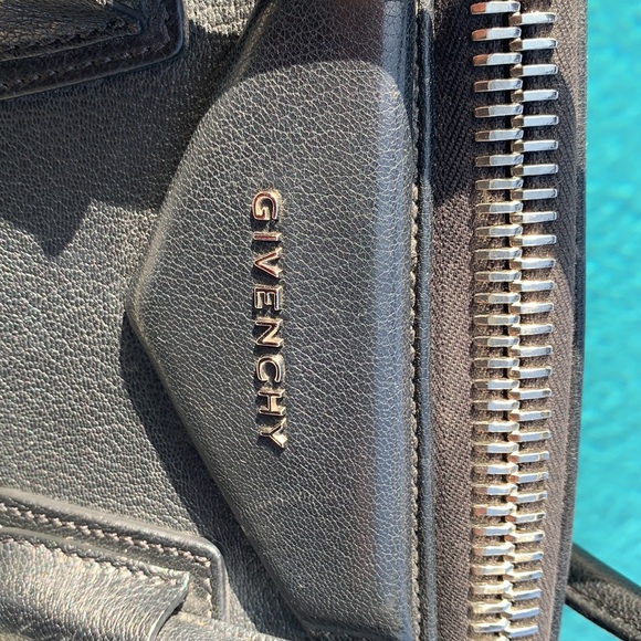 Givenchy Medium Antigona Black Leather Shoulder Bag - Picture 4 of 10